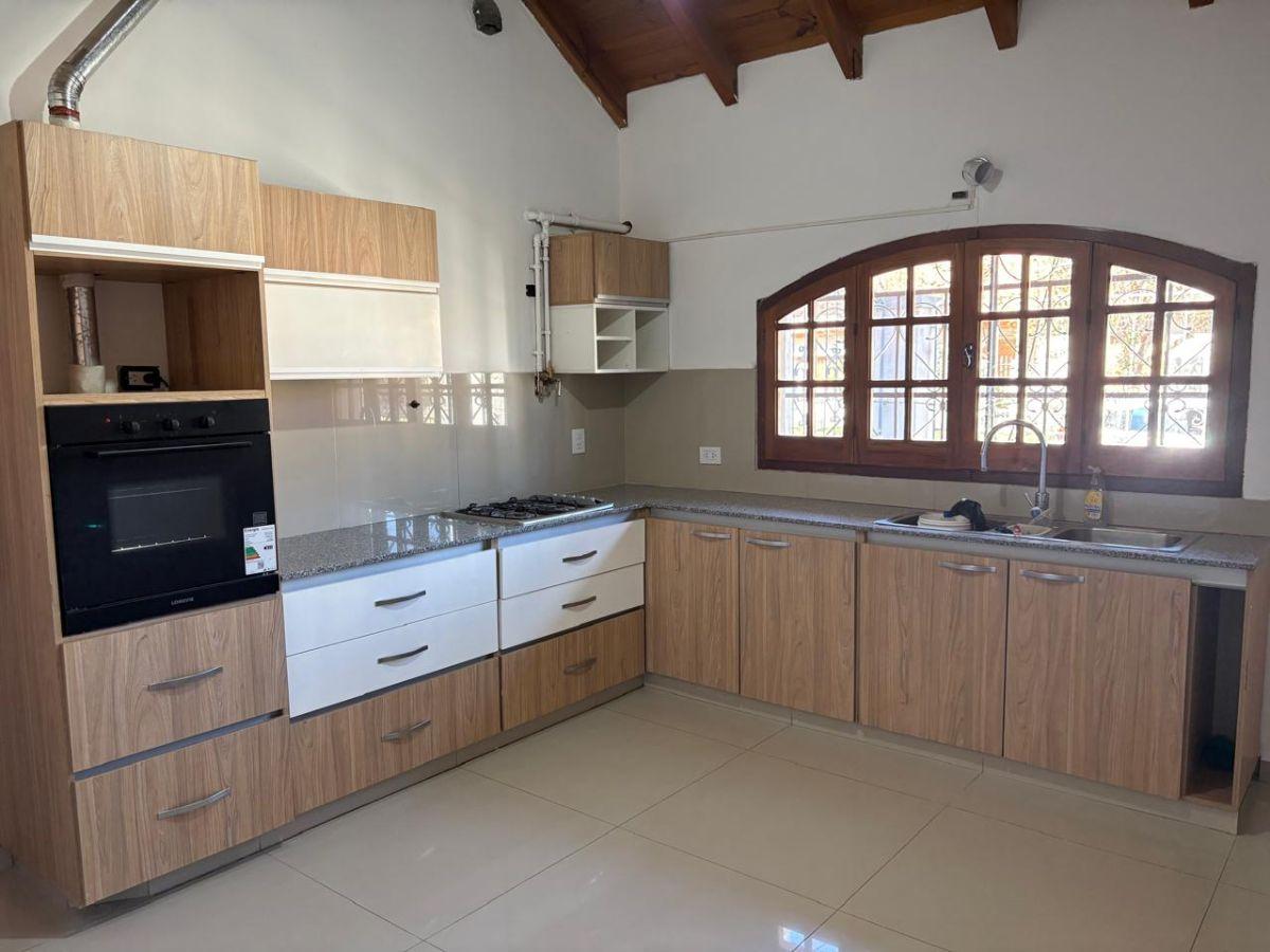 Foto de Casa c/pileta - Barrio Jardín Nqn., imagen 4