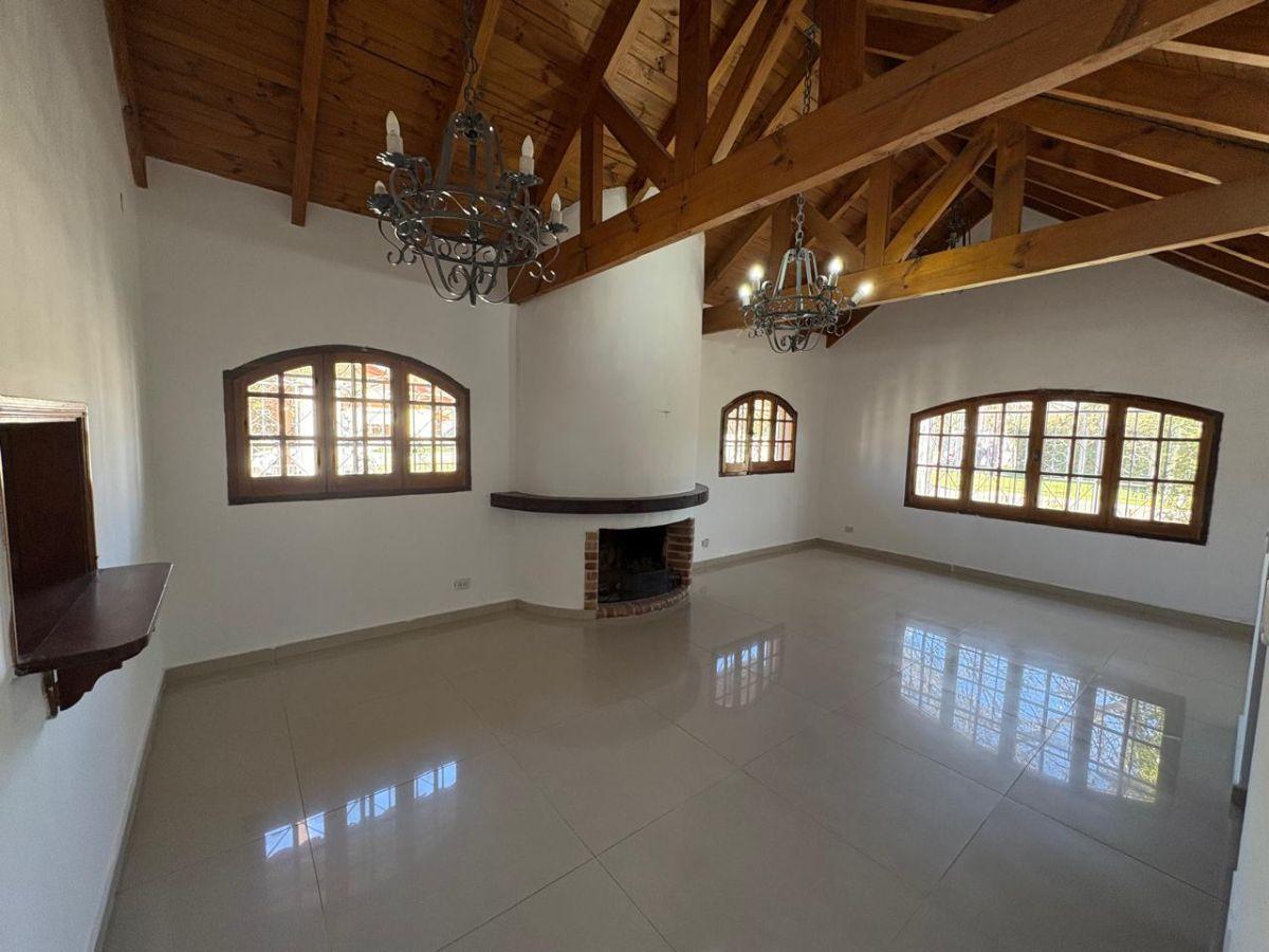 Foto de Casa en barrio Jardines del Rey - Neuquén - 225m2, imagen 2