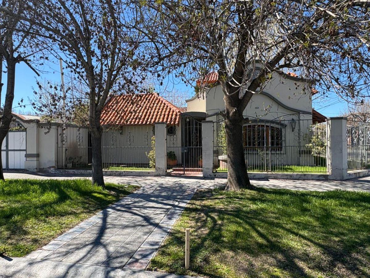 Foto de Casa en barrio Jardines del Rey - Neuquén - 225m2, imagen 1