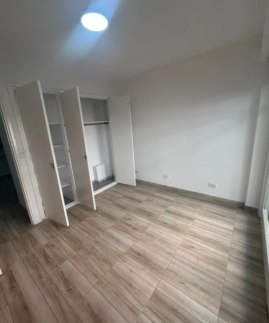 Venta Departamento 2 Ambientes Zona Güemes con balcón 3