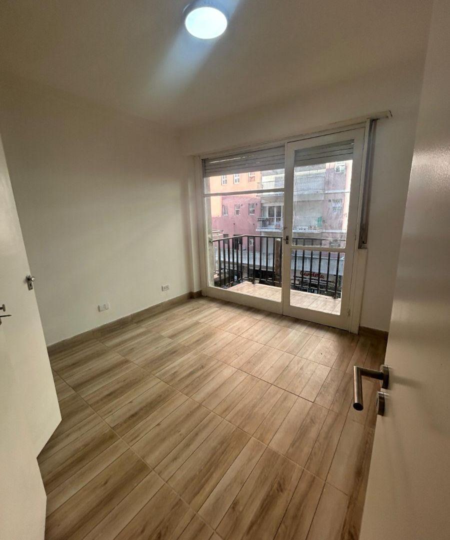 Venta Departamento 2 Ambientes Zona Güemes con balcón