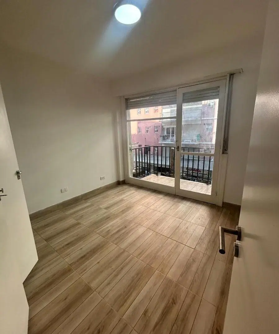 Venta Departamento 2 Ambientes Zona Güemes con balcón 4