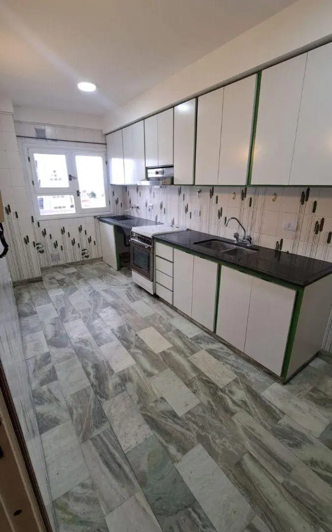 Venta Departamento 4 Ambientes con cochera Zona La Perla 5