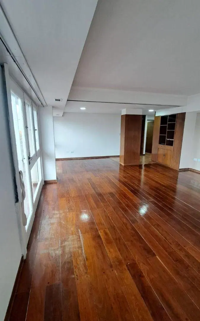Venta Departamento 4 Ambientes con cochera Zona La Perla 3