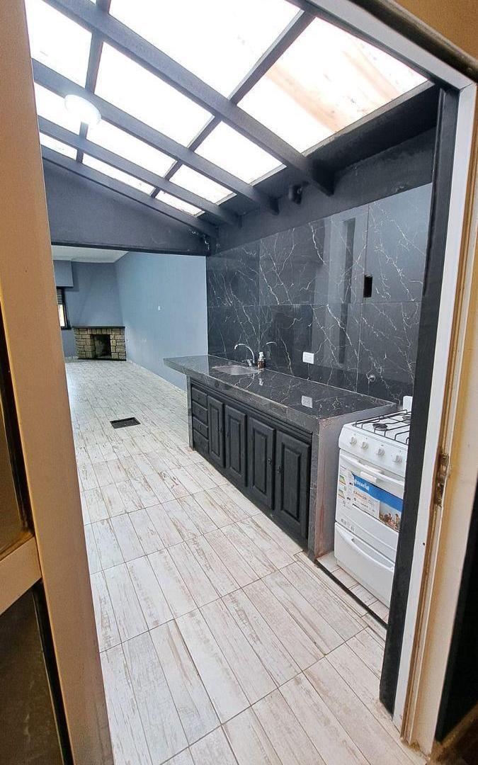 Foto de Venta Casa 3 Ambientes con Garaje Zona Don Bosco, imagen 1