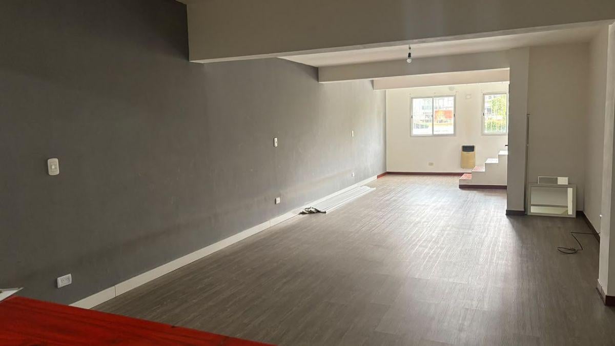 Foto de HERMOSO Y AMPLIO DPTO EN DUPLEX PH.- 4 AMB.- CONTRA FRENTE.- EXCELENTE, imagen 2
