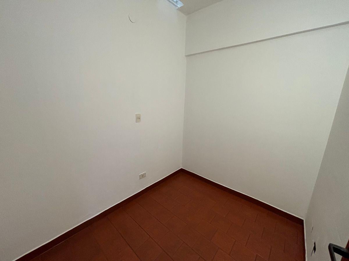 Foto de HERMOSO Y AMPLIO DPTO EN DUPLEX PH.- 4 AMB.- CONTRA FRENTE.- EXCELENTE, imagen 3