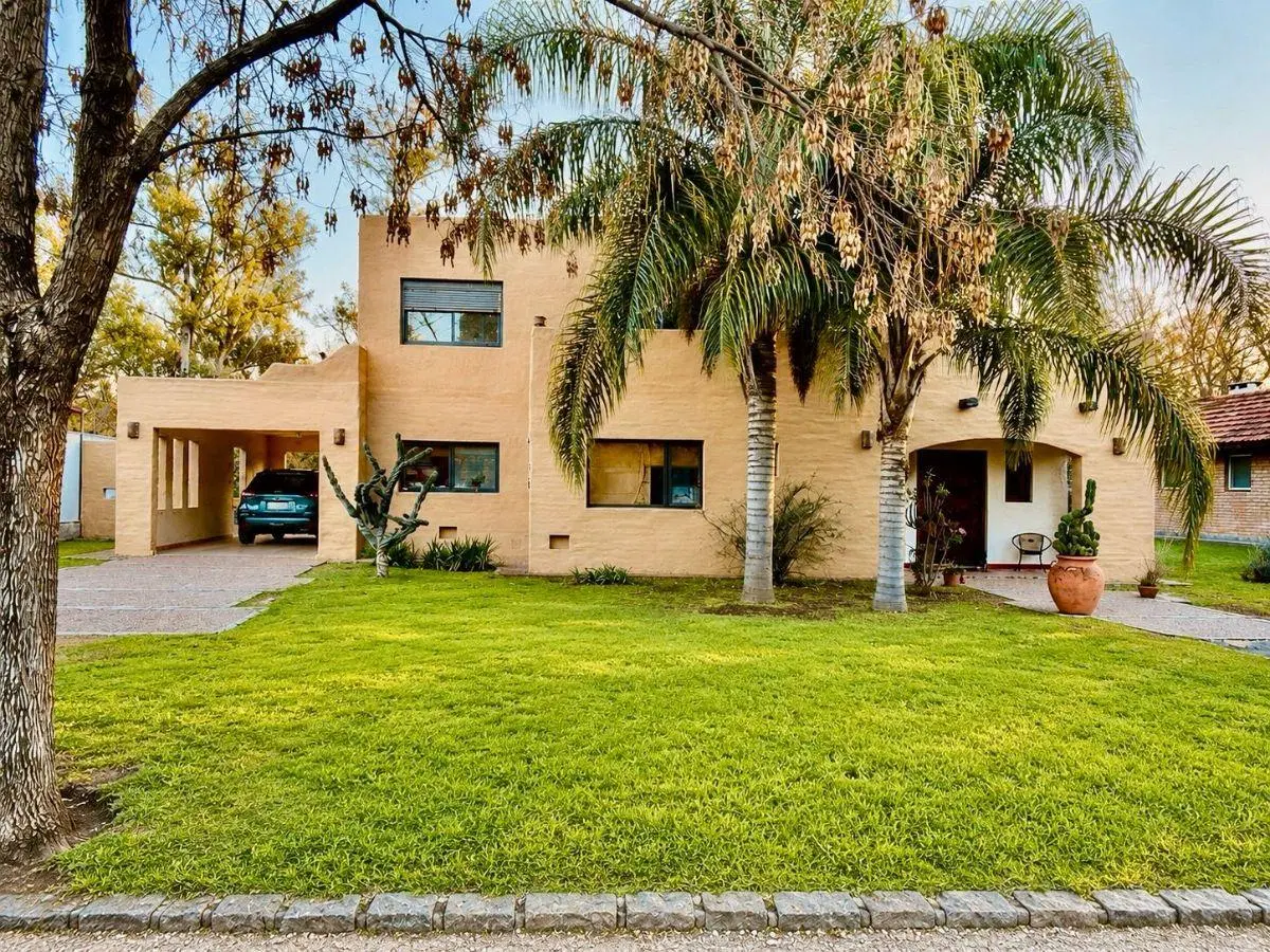 CASA DE ESTILO. 4 HABITAC. GRAN PARQUE. PILETA. PRECIO- CALIDAD CONSTRUCTIVA 5
