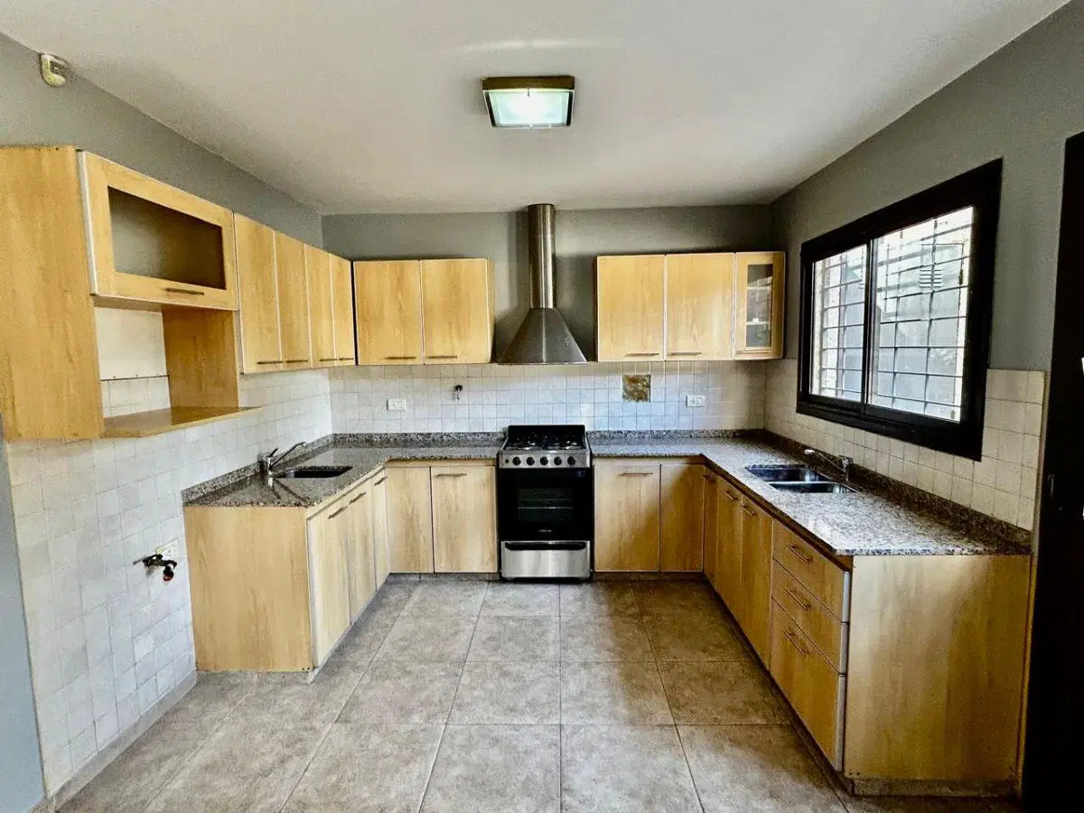 DUPLEX, 3 DORMIT, 3 BAÑOS COMP. IMPECABLE !! UBI INMEJORABLE, A 3 CUADRAS DE LA AV. RECTA MARTINOLLI 4