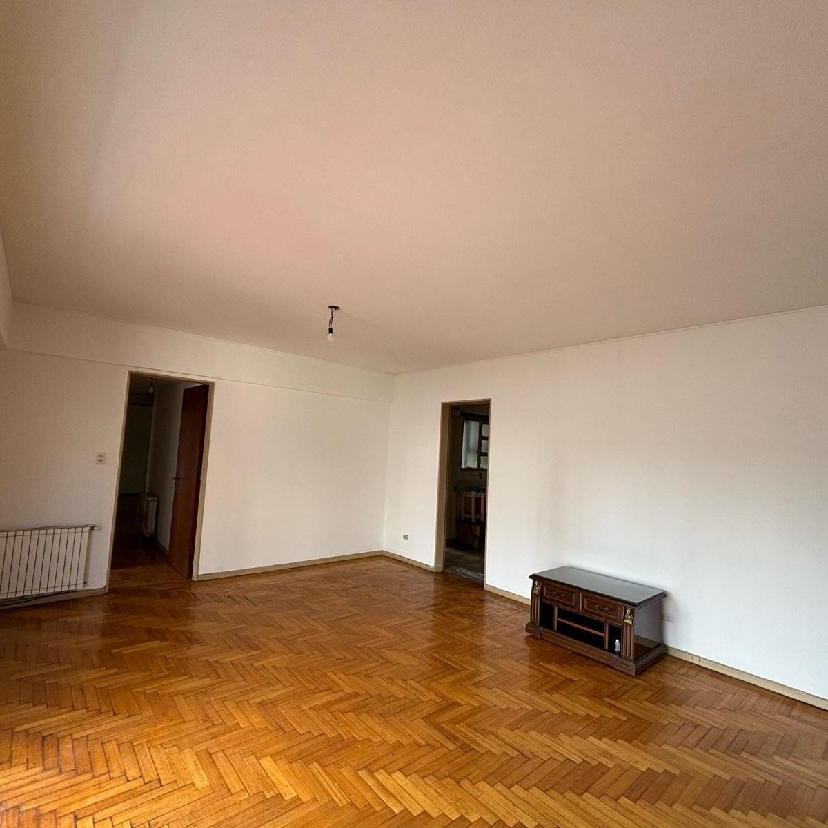 Excelente Semipiso de 4 Ambientes en Caballito 5