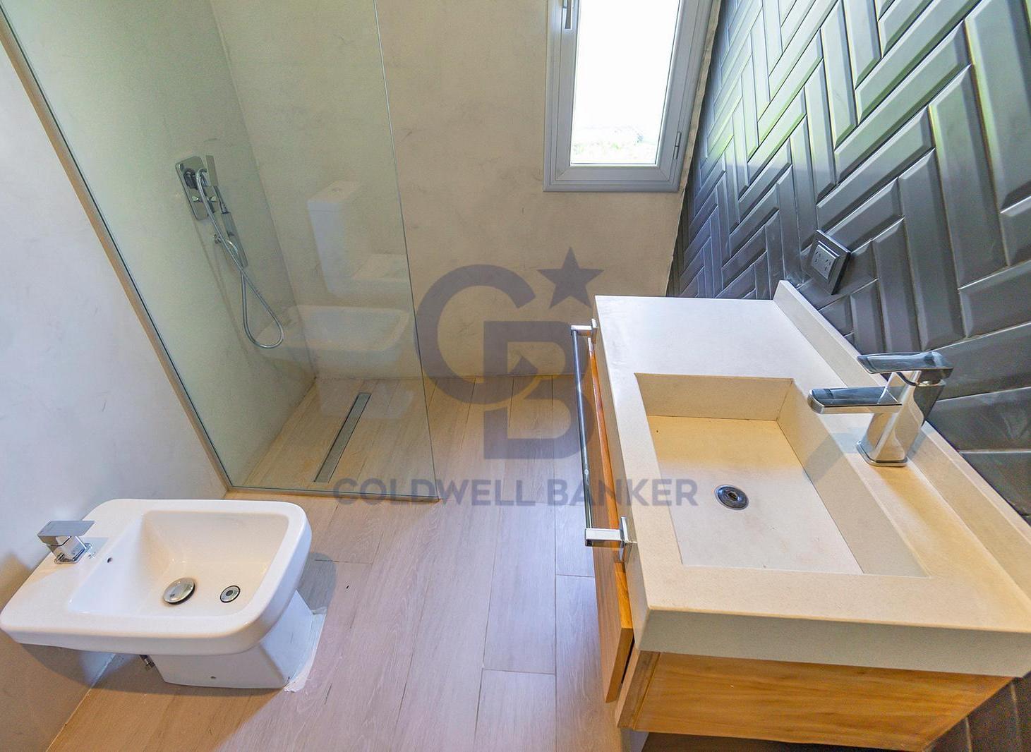 VENTA O ALQUILER CASA 5 AMBIENTES CON PILETA EN TERRALAGOS