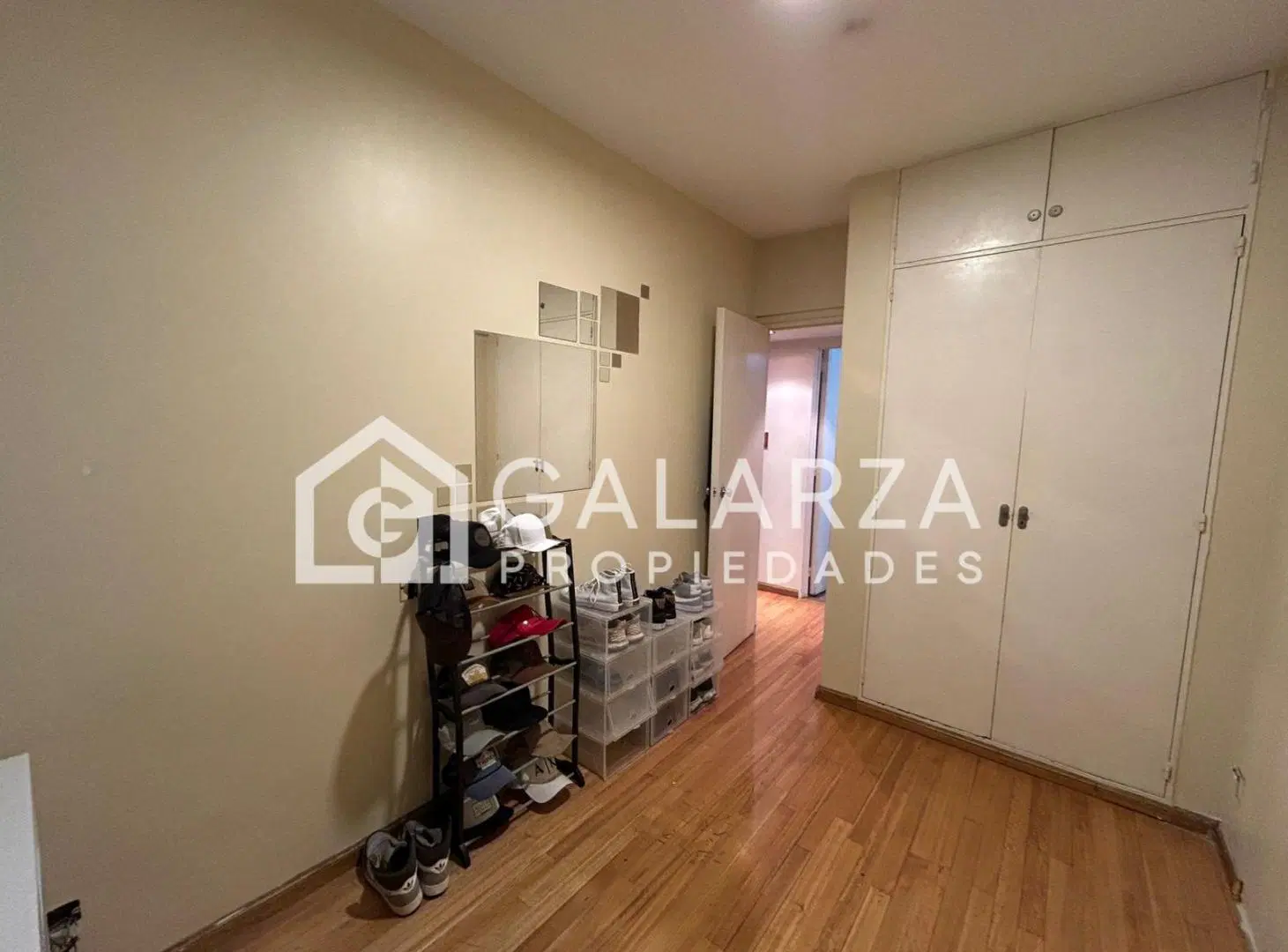 Venta Sin Reubicar - Gran Departamento 3 Ambientes Reciclado con Cochera 2