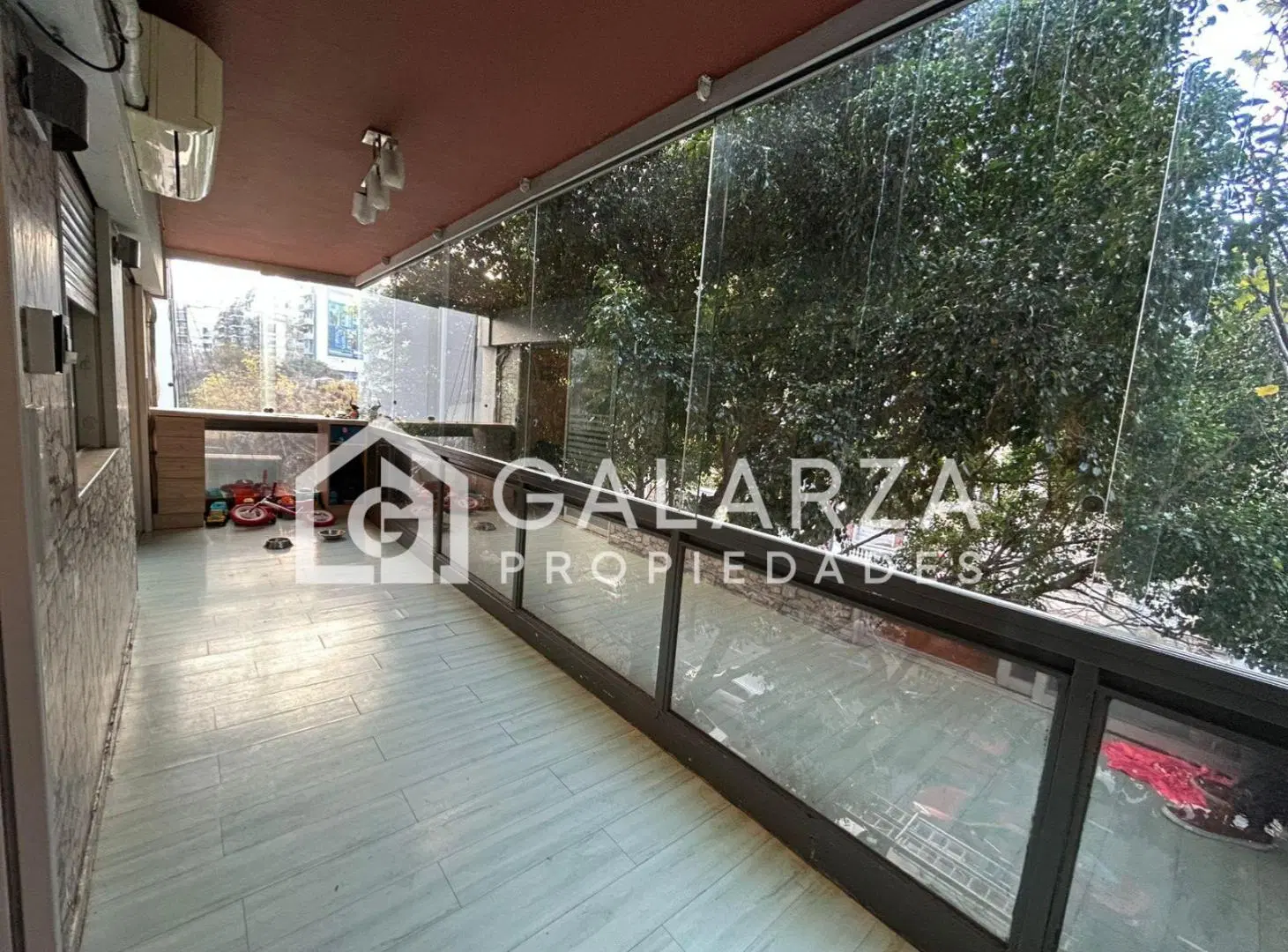 Venta Sin Reubicar - Gran Departamento 3 Ambientes Reciclado con Cochera 2