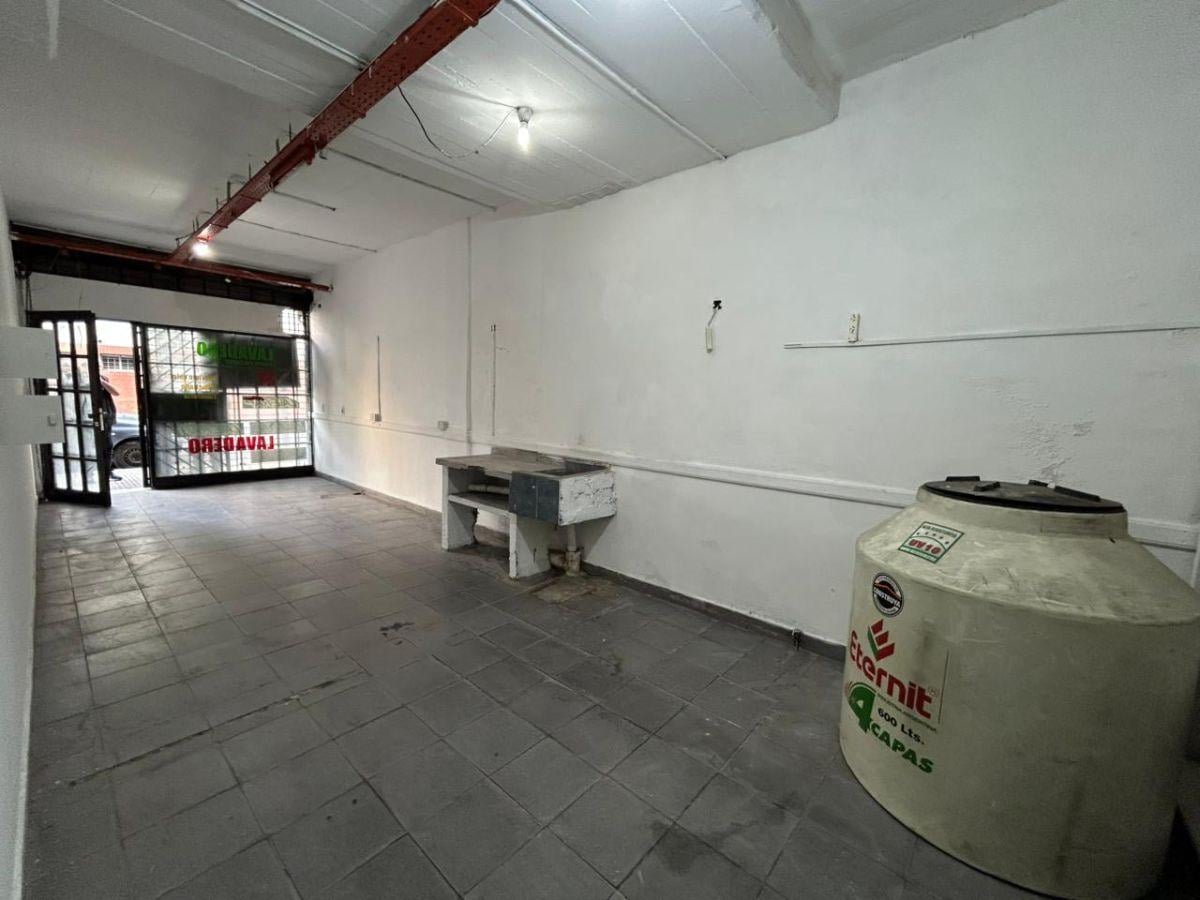 Foto de GRAN LOCAL O DEPOSITO EN PLENO POLO SANITARIO., imagen 2