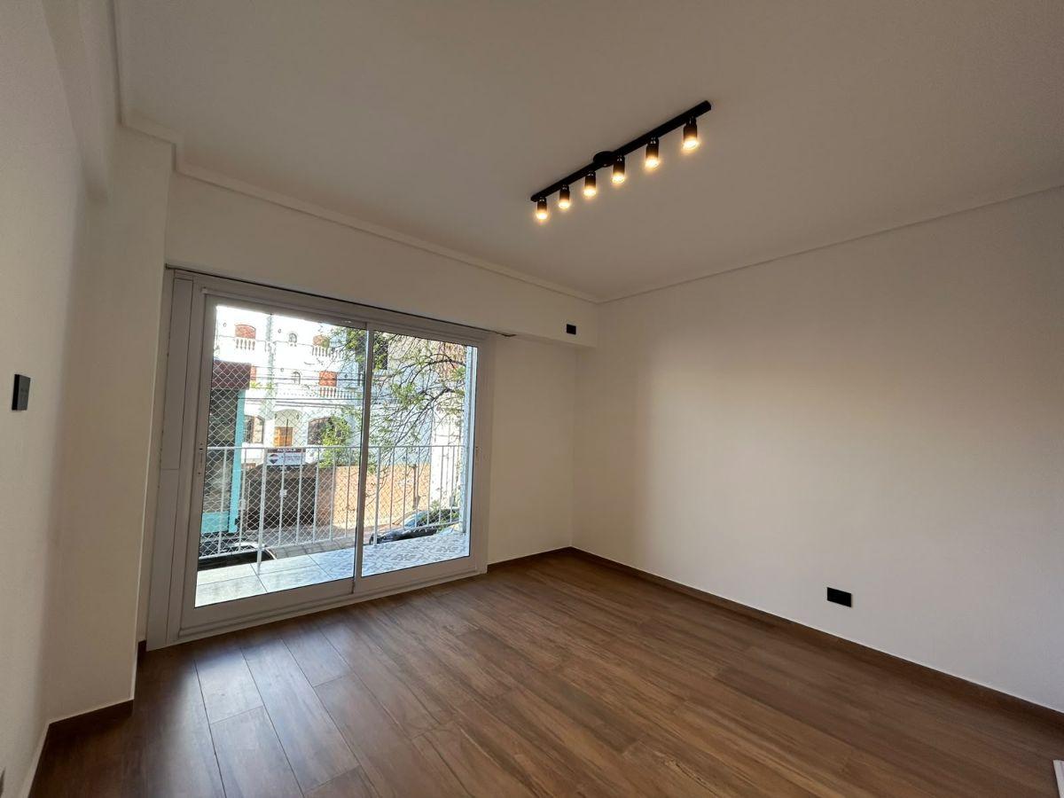 Foto de Departamento 2 ambientes reciclado en Caballito Sur, imagen 2