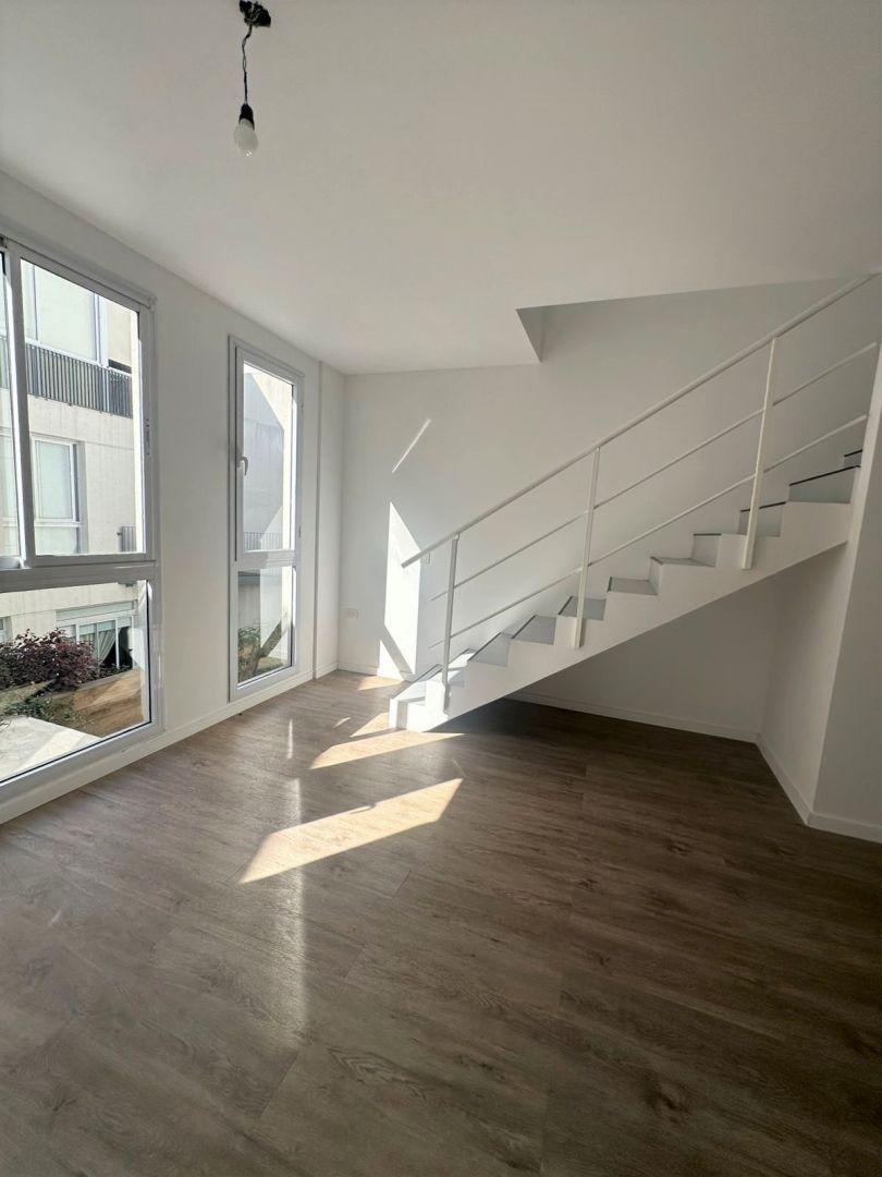 Dúplex con balcón terraza y sol pleno en Villa Luro
