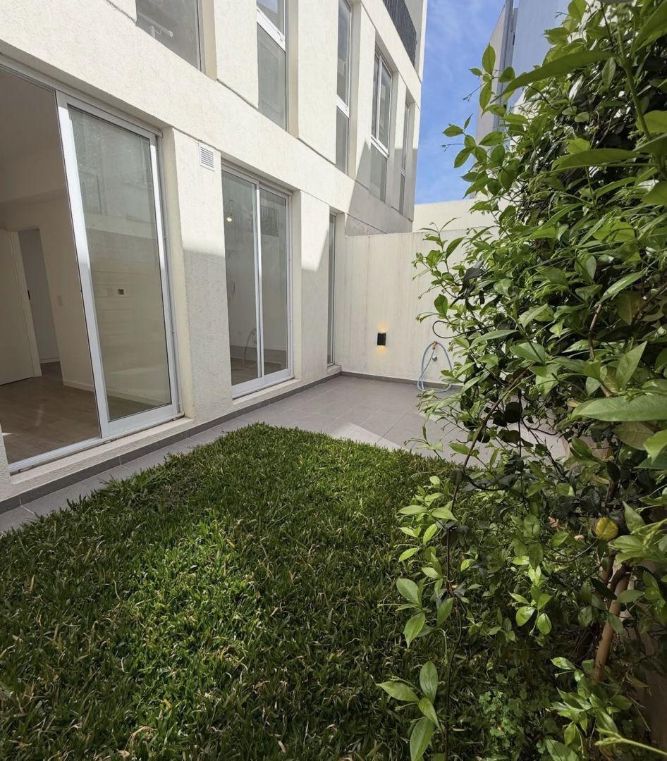 Foto de ¡Oasis con Jardín Privado! Excelente 2 Amb. en PB | Apto Profesional, imagen 1