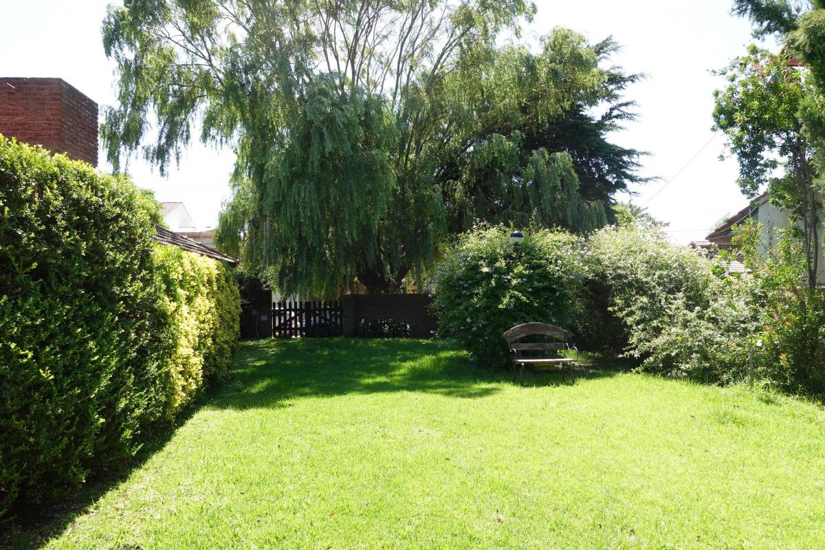 Dos Encantadores Chalets Independientes a La Venta en Santa Clara del Mar 1