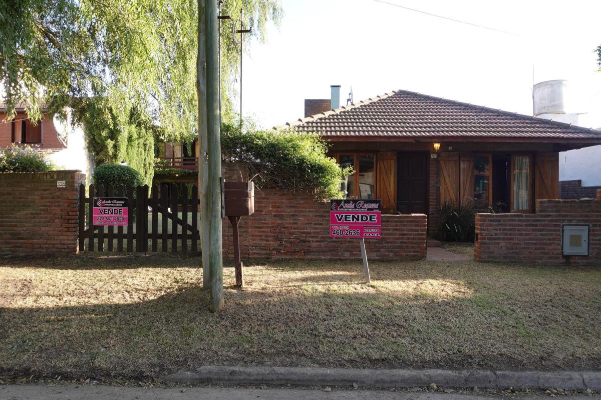 Dos Encantadores Chalets Independientes a La Venta en Santa Clara del Mar 5
