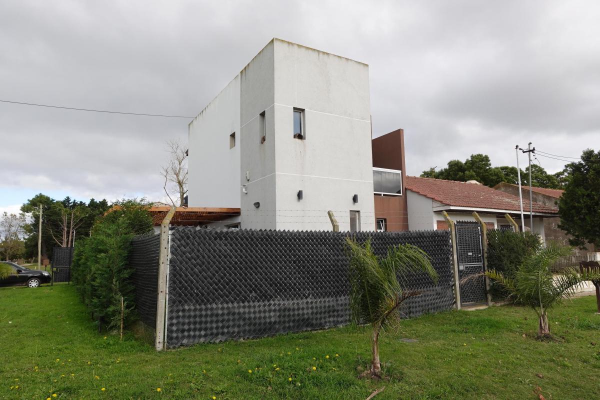 Casa Estilo Moderno en Santa Clara del Mar 1