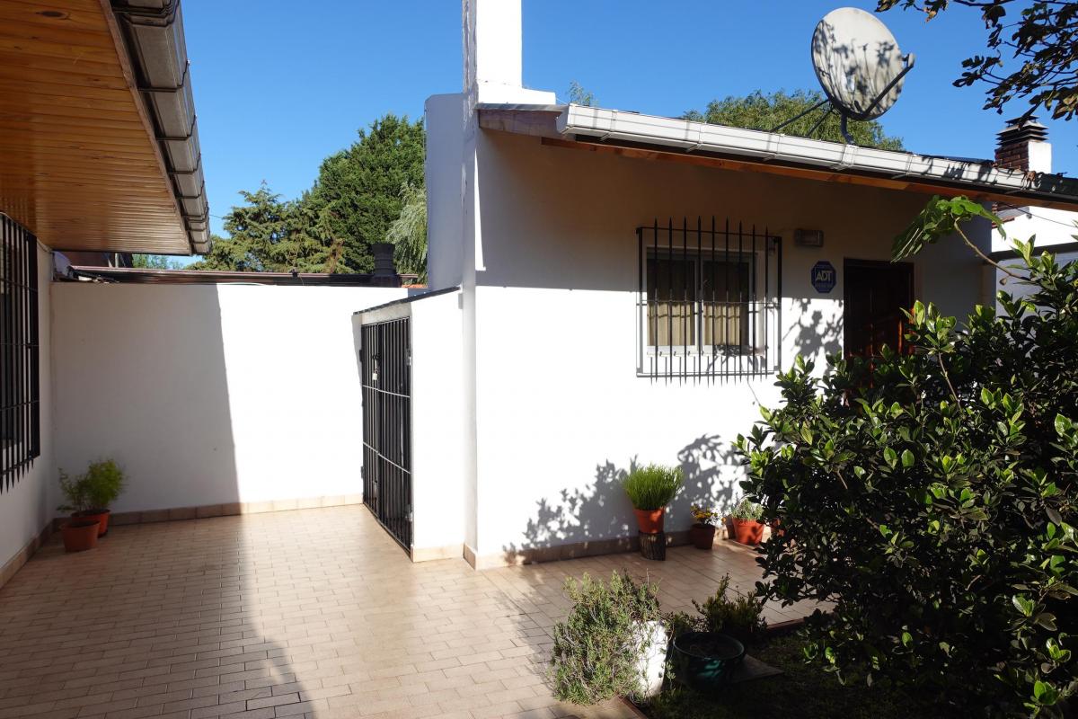 Chalet en Barrio de Vivienda Permanente en Santa Clara del Mar 1