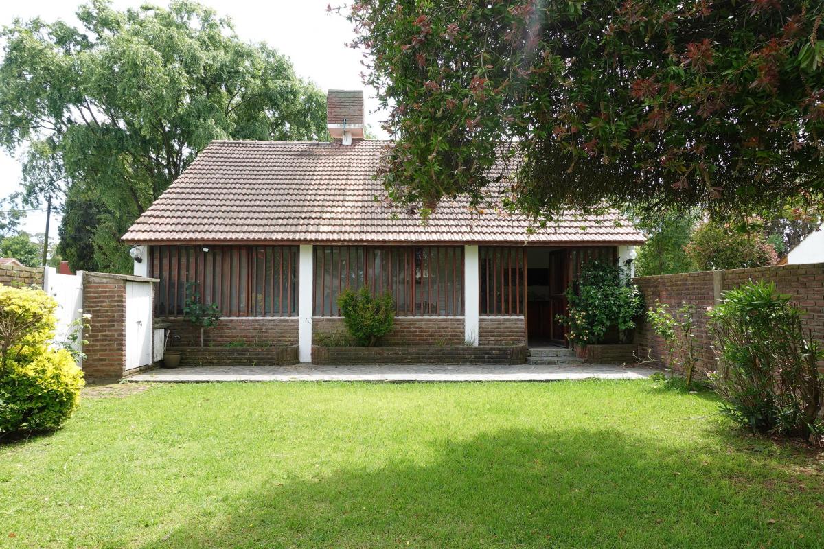Excelente Chalet con Dos Terrenos a La Venta 1