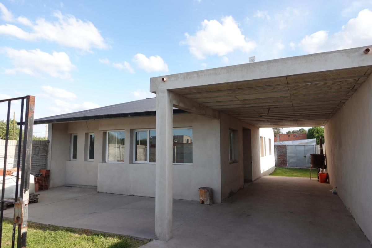Casa Moderna en El Barrio Santa Elena, Sobre La Calle Submarino Santa Fe 420. 1