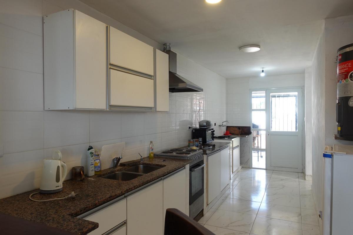 Casa Moderna en El Barrio Santa Elena, Sobre La Calle Submarino Santa Fe 420. 4