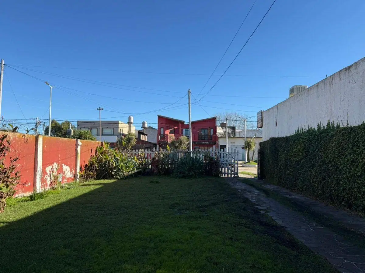 Chalet - Santa Clara del Mar sobre la avenida 5