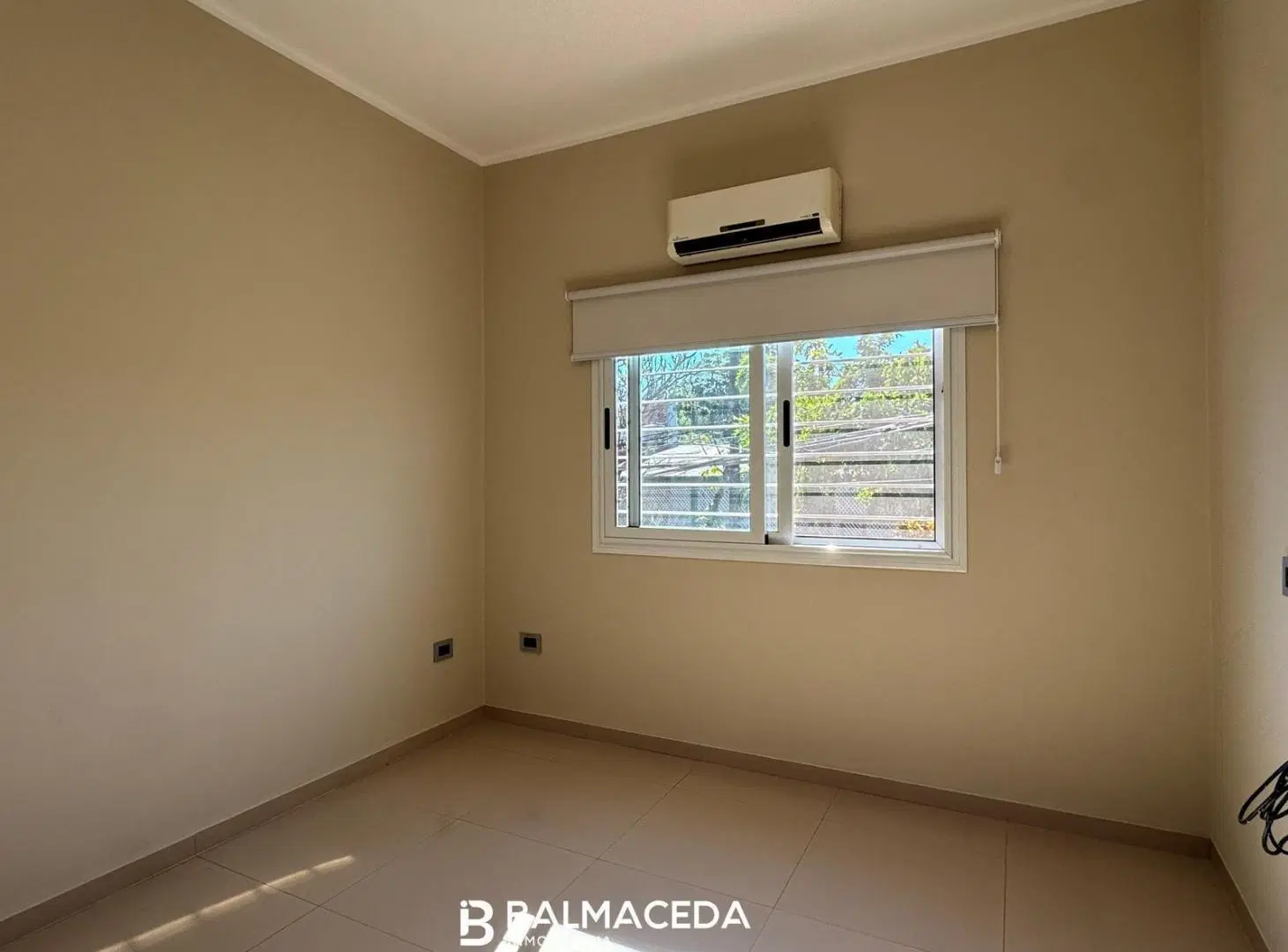DEPARTAMENTO EN ESQUINA 1ER PISO 8