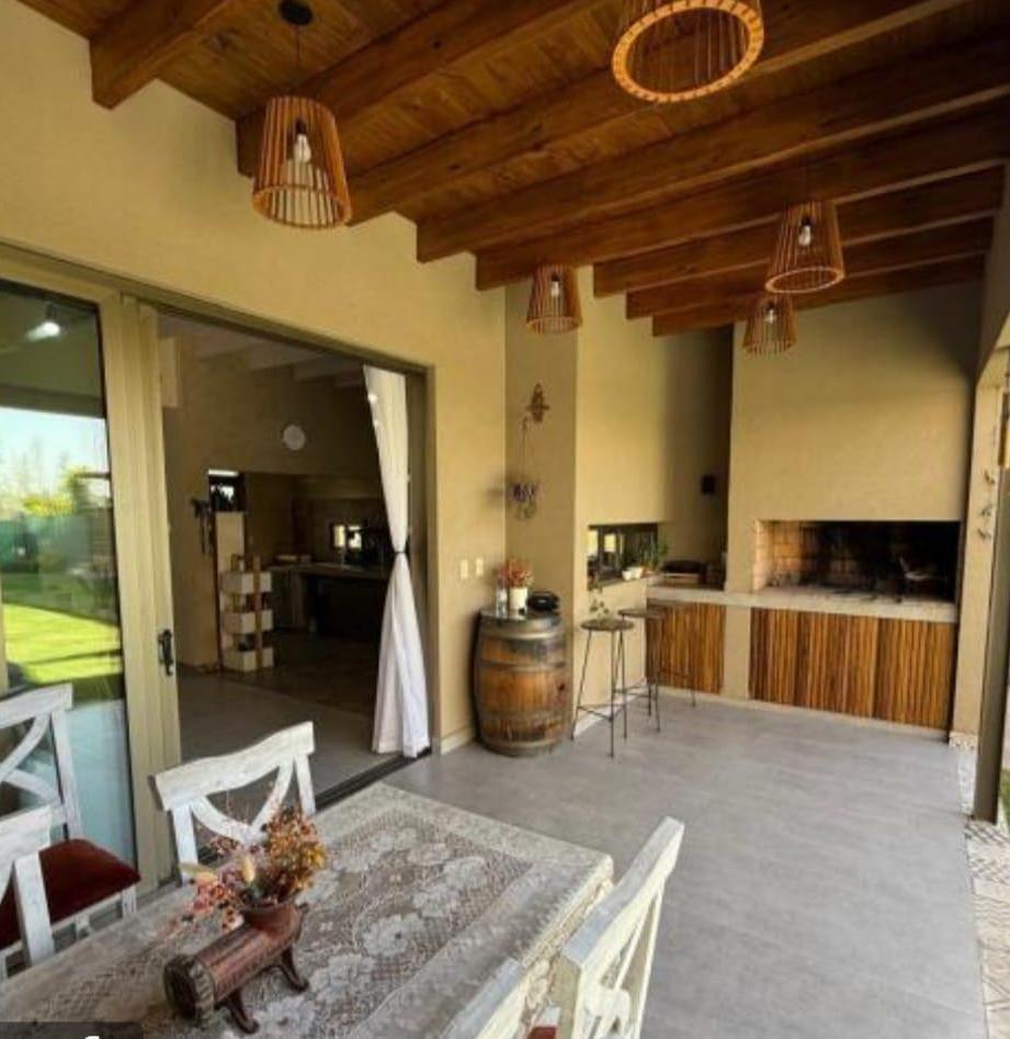Excepcional Casa en Venta Barrio Alba de Tanqay 5