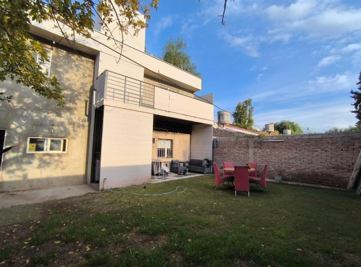 Hermosa Casa en Venta 4 dormitorios, Godoy Cruz Mendoza 2