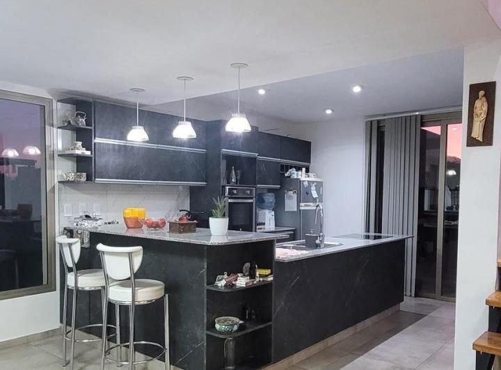 Hermosa Casa en Venta - B° Terruños de Araoz III 4