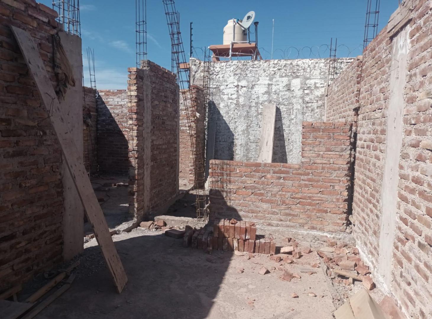 CASA EN VENTA EN CALLE ERNESTO GUEVARA Y LOS CIRUELOS