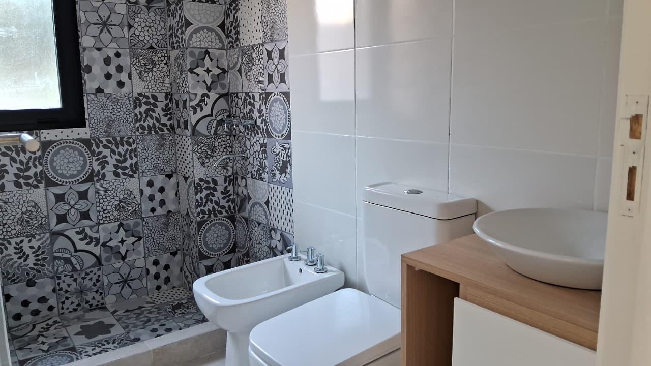 Foto de DEPARTAMENTO DE 1 DORMITORIO CON COCHERA - EN FRENTE DEL DALVIAN - B°, imagen 3