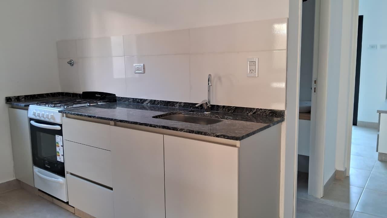 Foto de DEPARTAMENTO DE 1 DORMITORIO CON COCHERA - EN FRENTE DEL DALVIAN - B°, imagen 4