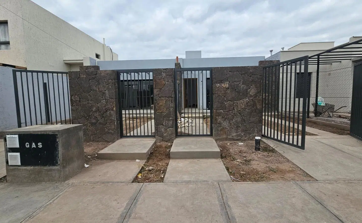 VENTA CASA A ESTRENAR 2 DORM. B. PRIVADO VISTA OLIVA MAIPU 2