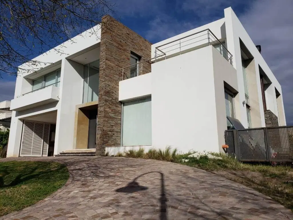 VENTA CASA 4 DORM. 6 BAÑOS BARRIO PRIVADO PUEYRREDON CHACRAS DE CORIA 1