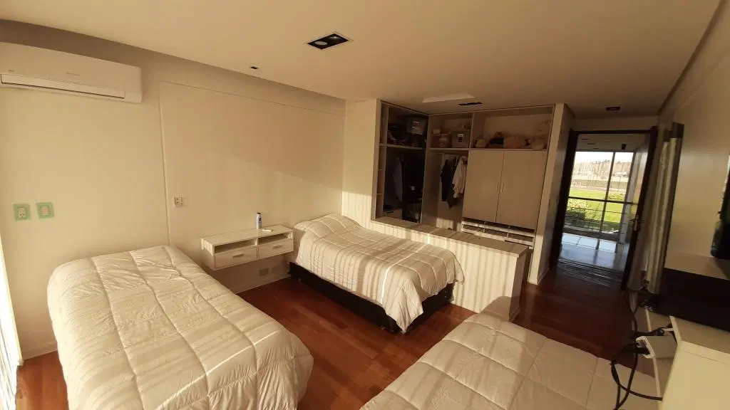 VENTA CASA 4 DORM. 6 BAÑOS BARRIO PRIVADO PUEYRREDON CHACRAS DE CORIA 3