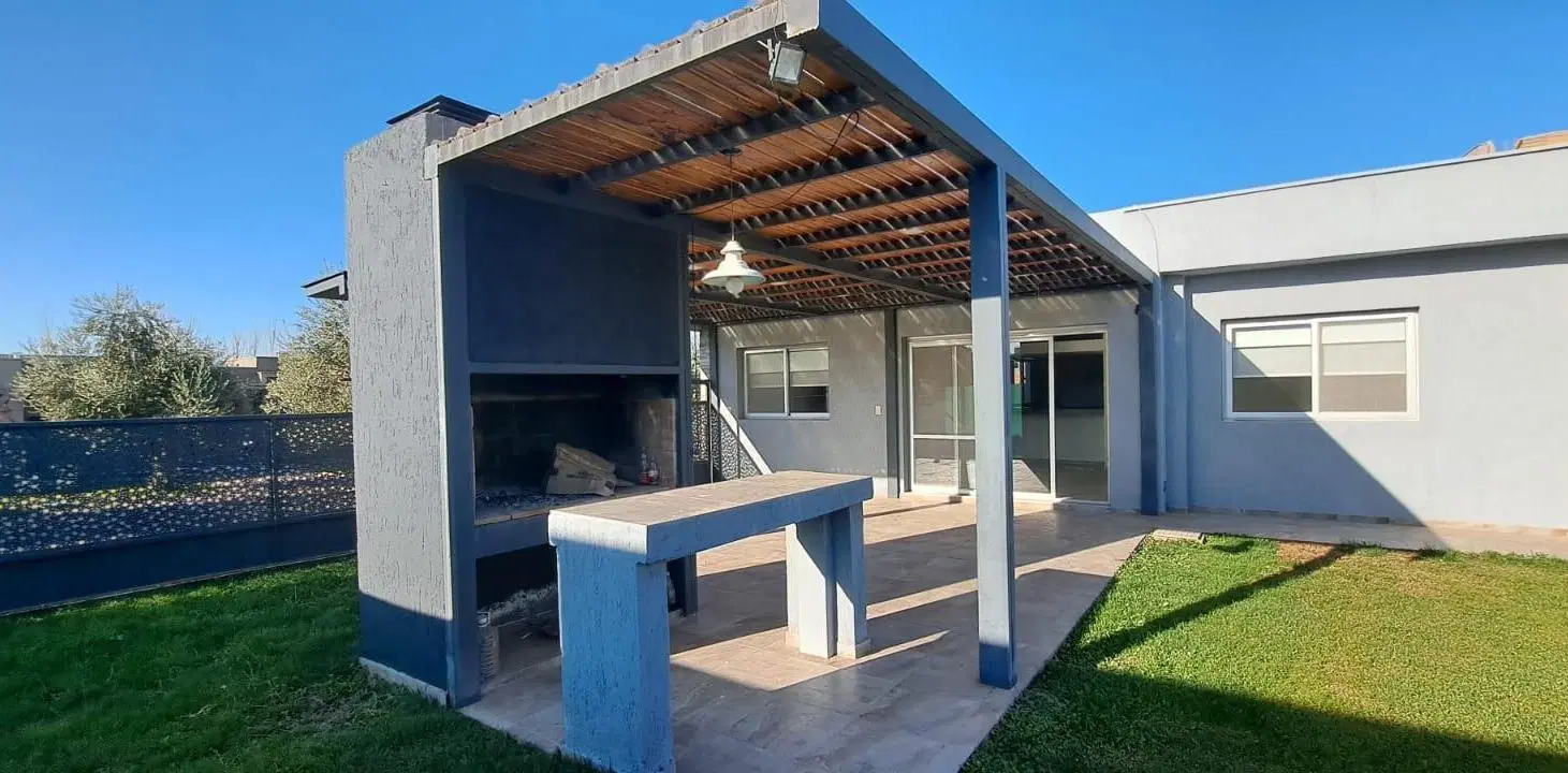 Moderna Casa En Venta – Ubicación Premium en Barrio Ciro de Vieytes 3