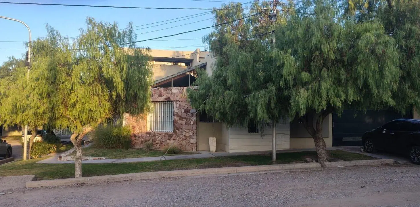 Hermosa Casa en venta en La Puntilla, excelente ubicación en Lujan de Cuyo. 2