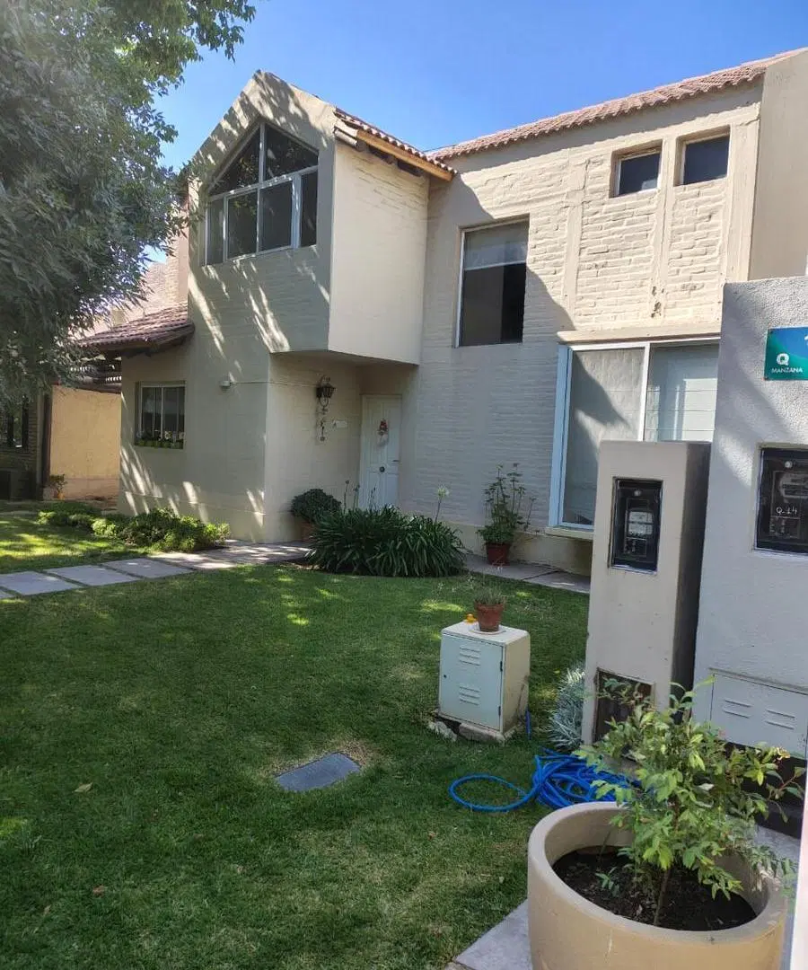 APTO CRÉDITO - Oportunidad exclusiva en Club de Campo – Casa en calle Azcuénaga al 1400, Guaymallén. 5