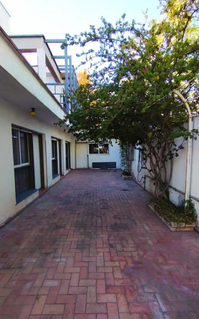 VENTA CASA 4 DORM. EN LA 5TA SECCION A PASOS DEL PARQUE 3