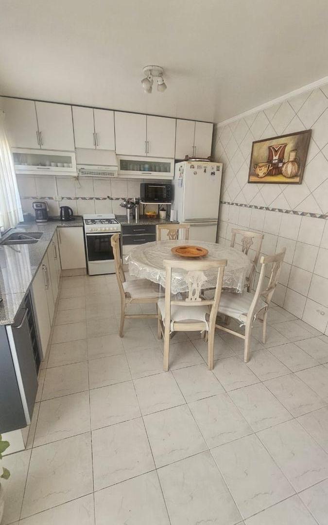 Foto de Casa en Venta Godoy Cruz 4 dormit. 2 baños cochera triple apta credito, imagen 1