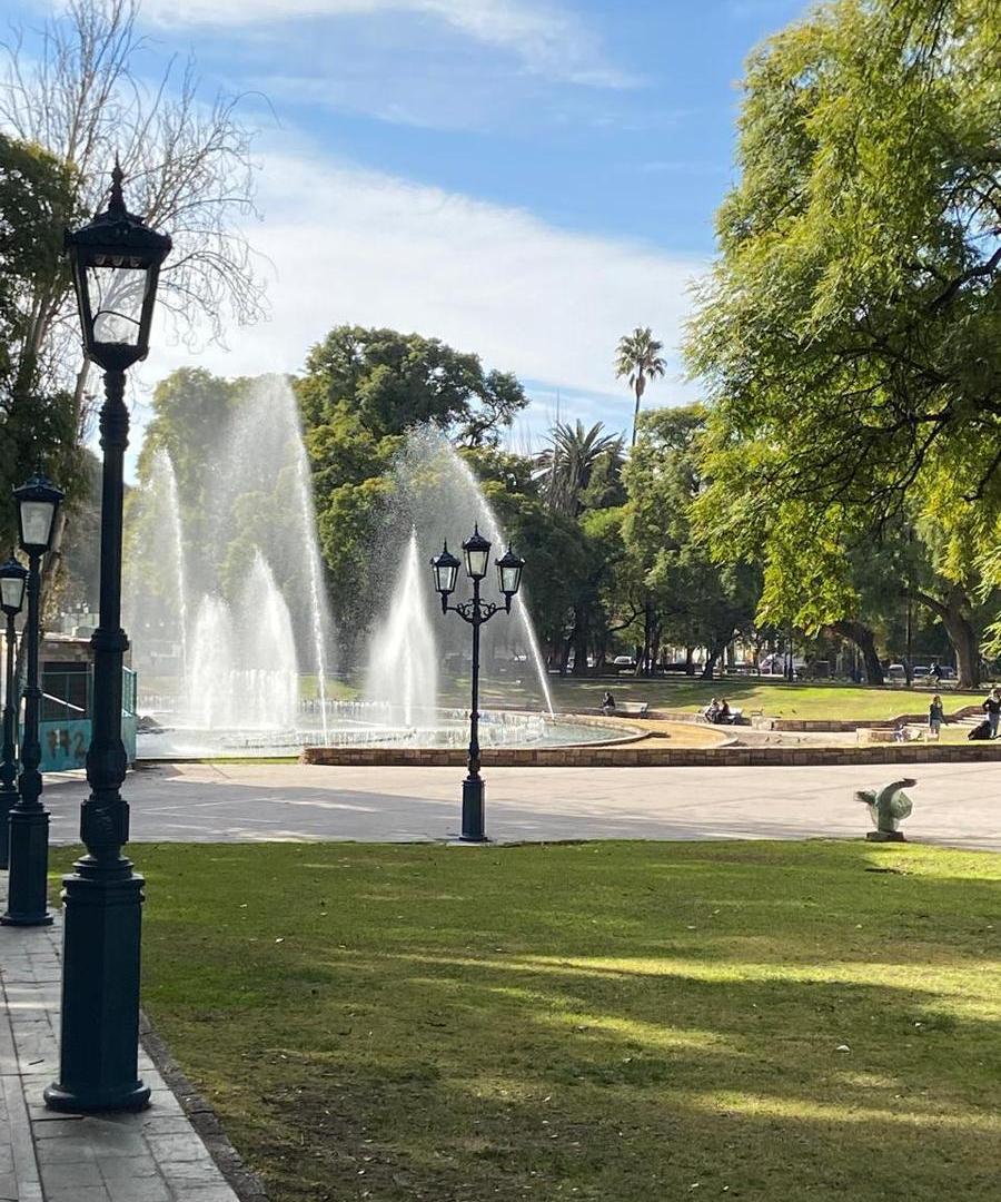 Foto de IMPECABLE Y AMPLIO DPTO FRONTAL A MTRS DE PLAZA INDEPENDENCIA, imagen 5