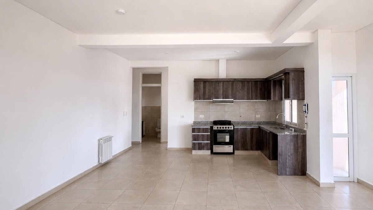 Foto de Hermosa Casa con Patio y Churrasquera | 2 Dormitorios en Barrio Privado, imagen 3
