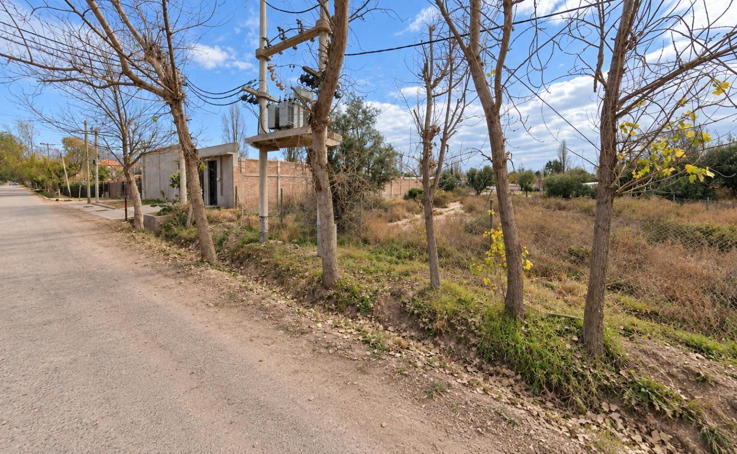 Foto de Terreno de 698 m² con 14m de Frente en Chacras de Coria, imagen 2
