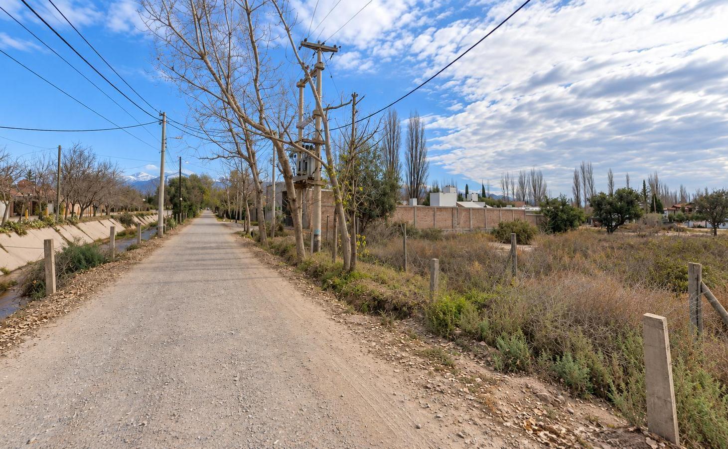 Foto de Terreno de 698 m² con 14m de Frente en Chacras de Coria, imagen 5