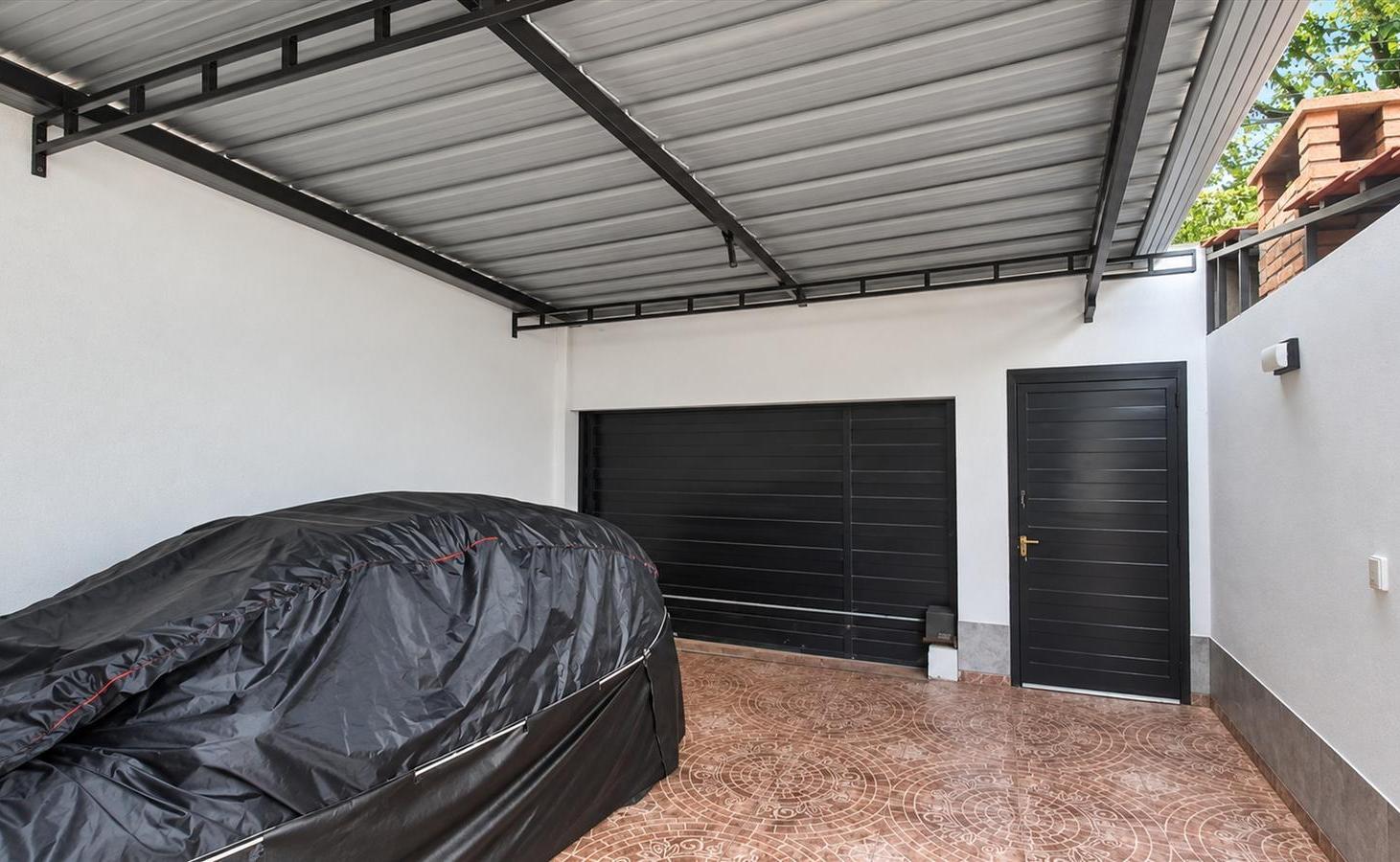 Foto de Casa con pileta y 4 dormitorios a una cuadra de Plaza Chile - Ciudad de, imagen 5