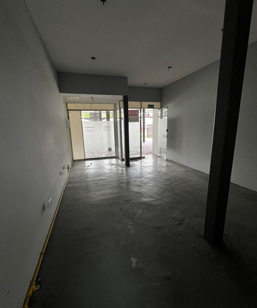 Foto de Local Comercial en Alquiler- Paseo de Compras- Chacras de Coria, imagen 4